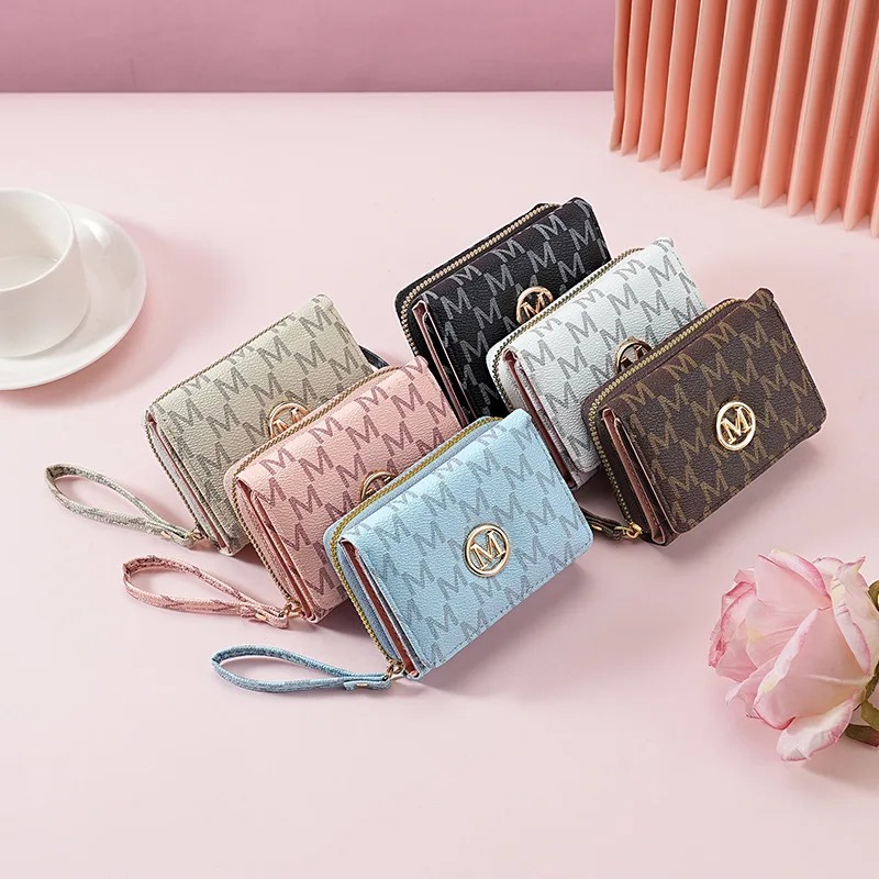 三つ折りジッパーウォレット、レターパターン入り、スタイリッシ - Wallets のレビューと価格