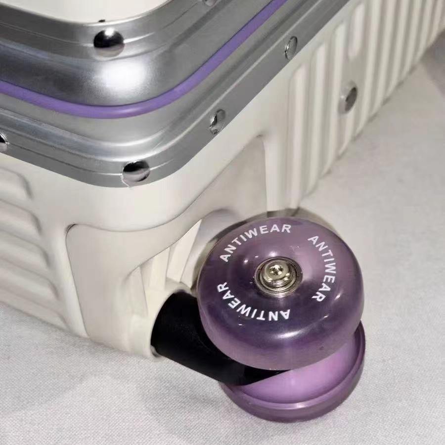 スーツケース アルミフレーム カラフルなサイレントスピナーホ - Aluminum Frame Carry On Luggage のレビューと価格