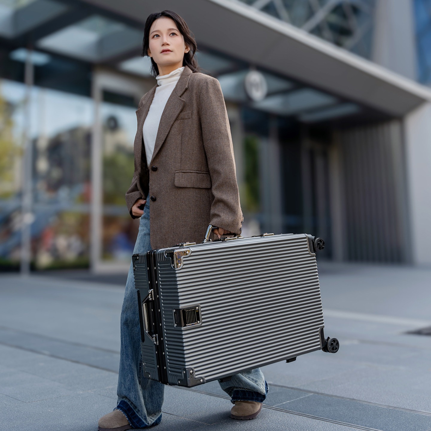 【ドロップディール】108個のリベットが付いたアルミフレーム - Aluminum Frame Carry On Luggage のレビューと価格